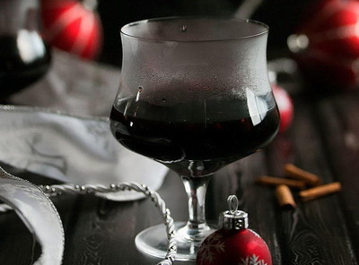 Mulled Wine with Chocolate Raspberry Liqueur