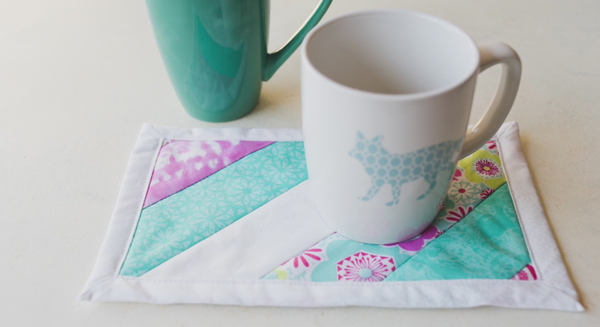 What is a Mug Rug? (+ Free Mug Rug Patterns) | AllFreeSewing.com what-is-a-mug-rug-free-mug-rug-patterns-allfreesewing-com