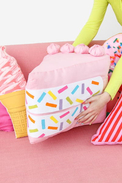 No-Sew Piece of Cake DIY Pillow