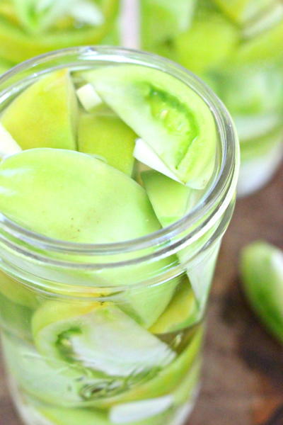 Easy Pickled Green Tomatoes
