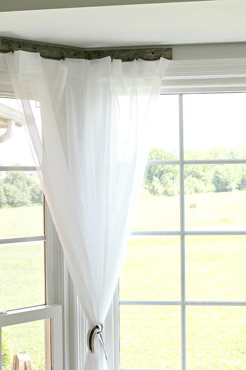 DIY Pallet Curtain Rods