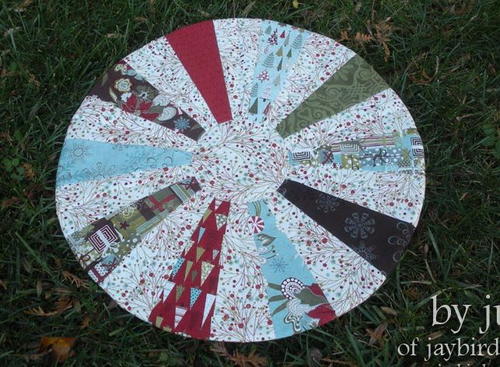 Sweet Sugar Swirls Table Topper | FaveQuilts.com
