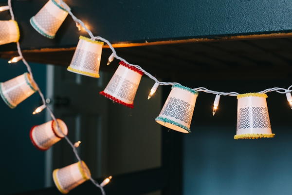 Festive Dixie Cup String Light Idea