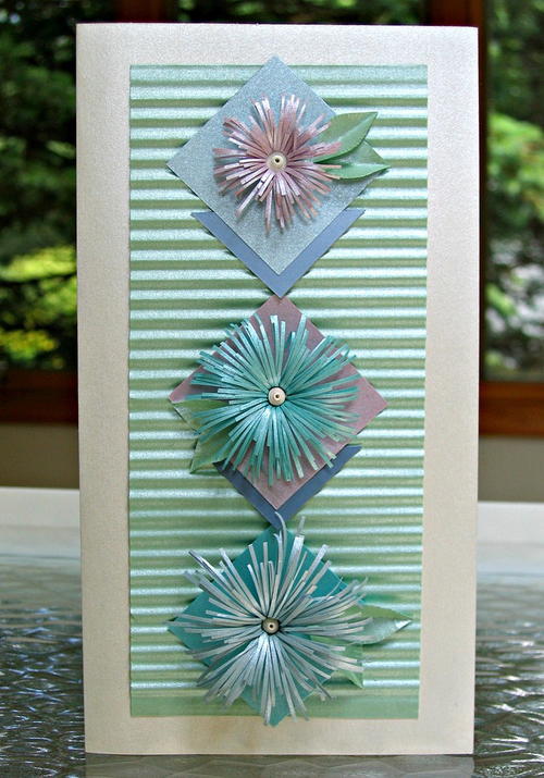 Asymmetric Fringed Flower | FaveCrafts.com