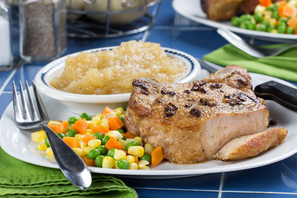 grilled pork chops and applesauce