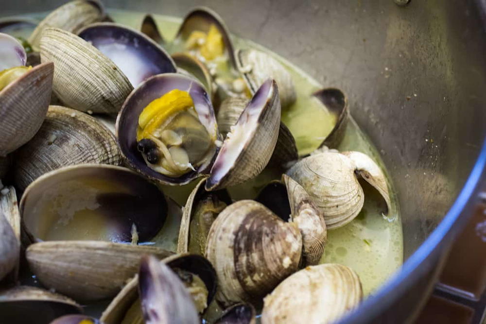 Garlic Steamed Clams