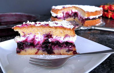 Blueberry and cream sponge cake