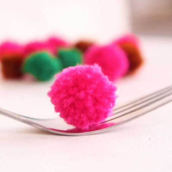 How to make tiny pom poms