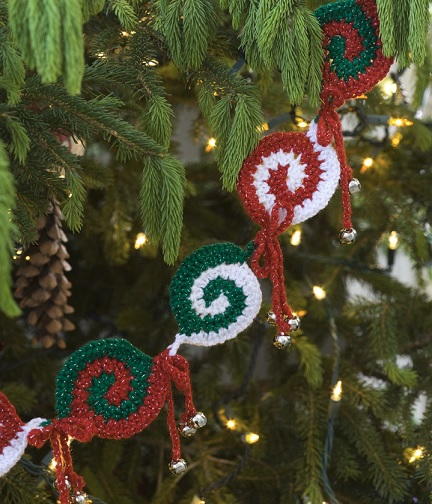 Terra Cotta Santa Craft | FaveCrafts.com Pinwheel Garland | FaveCrafts.com