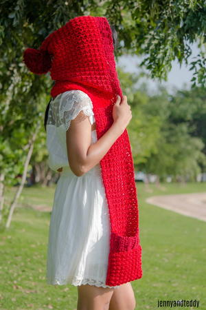 Free Red Heart Comfy Hooded Scarf Pattern