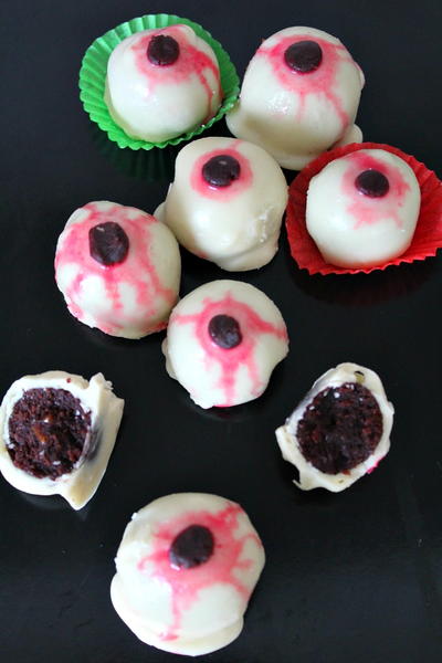 Creepy bloodshot eyeball cookies