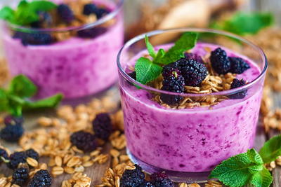 Mulberry Smoothie with Granola