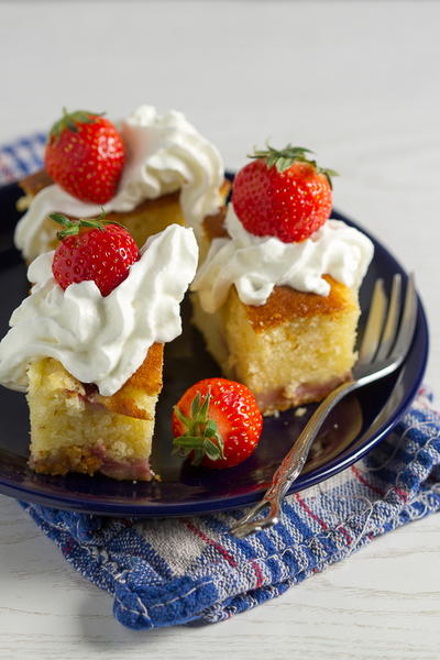 Simple Strawberry Sponge Cake