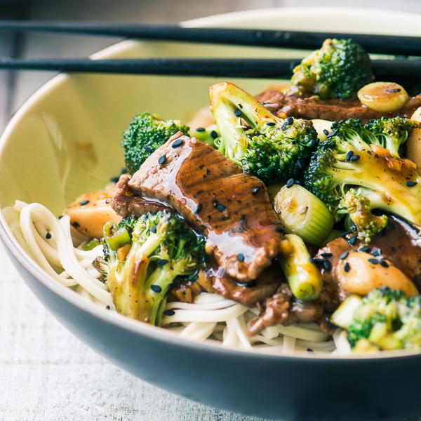 Easy Beef and Broccoli Noodle Bowls