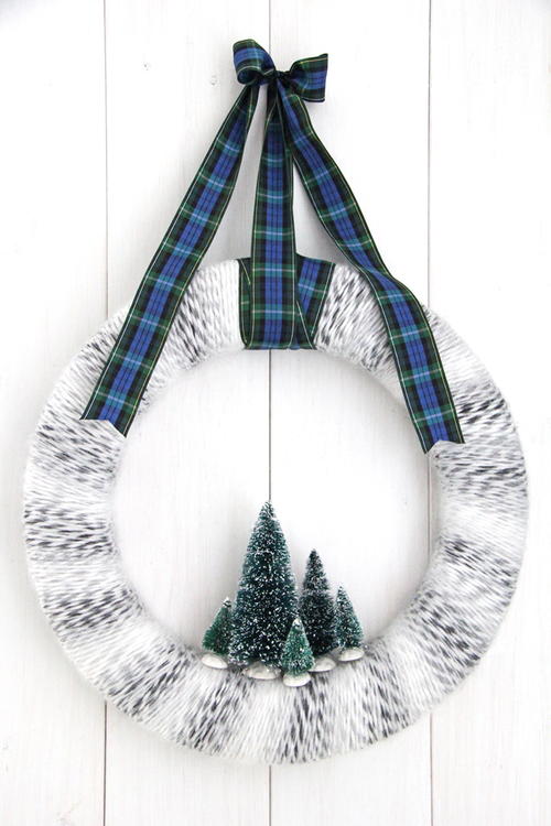 DIY Winter Yarn Wreath