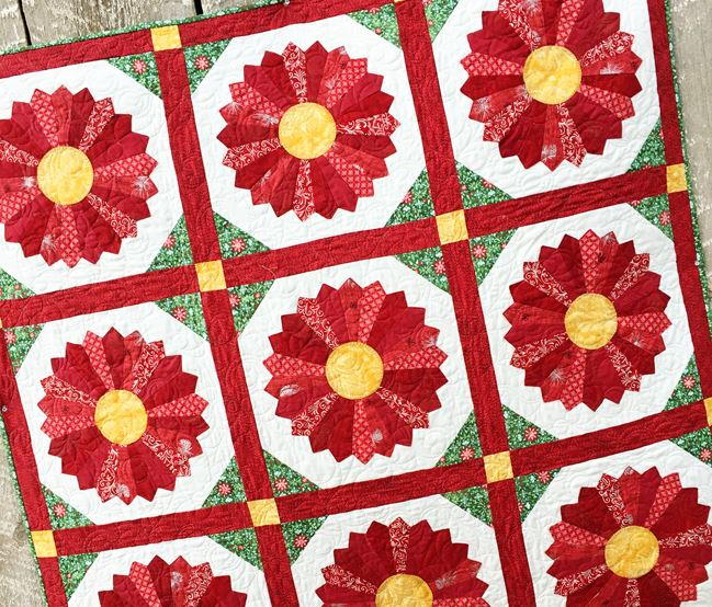 nordic-inspired-christmas-poinsettia-quilt-favequilts