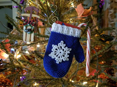 Crochet Mitten Ornament and Gift Card Holder