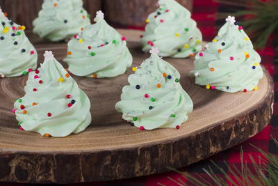 Christmas Tree Meringues