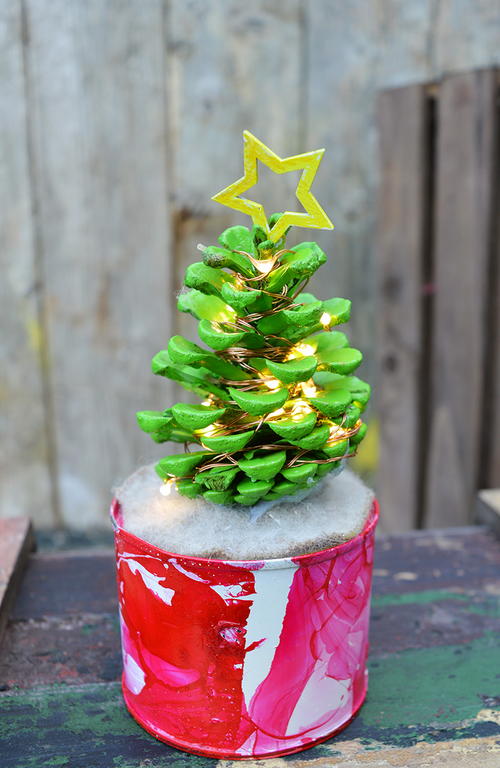 Mini Illuminated Pine Cone Christmas Tree