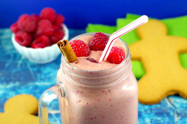 Raspberry Gingerbread Smoothie