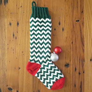 Free knitting patterns for christmas stockings easy