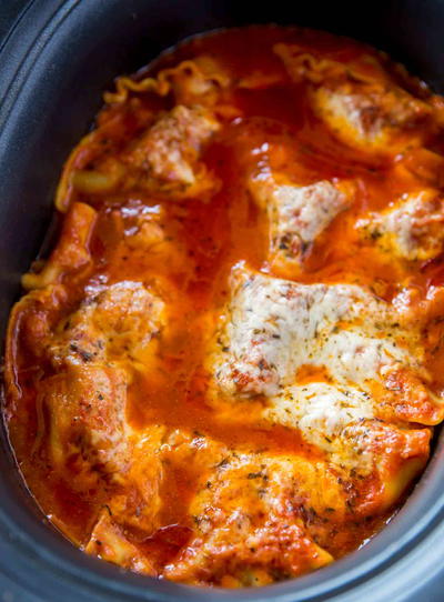 Slow Cooker Ground Beef Lasagna | FaveSouthernRecipes.com