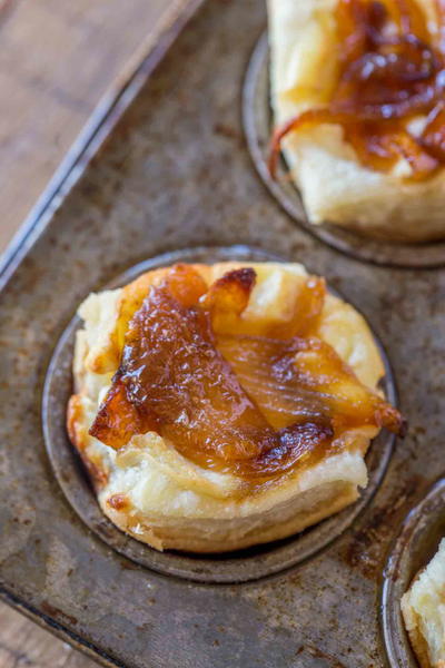 Caramelized Onion Feta Pastry Bites