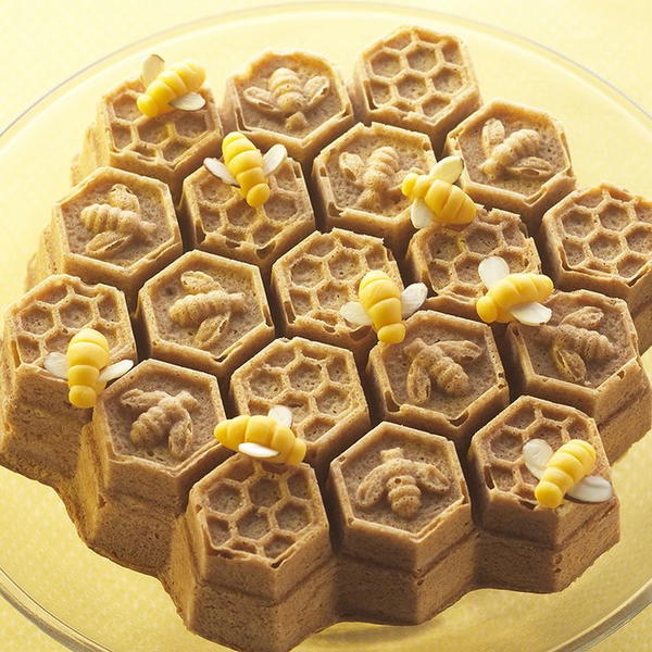 Honeycomb Cake with Golden Honey