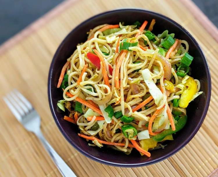 Vegetable Hakka Noodles | RecipeLion.com