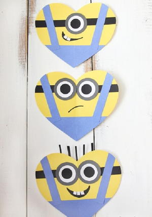 Minion Card Holder Printable - Lovebugs and Postcards