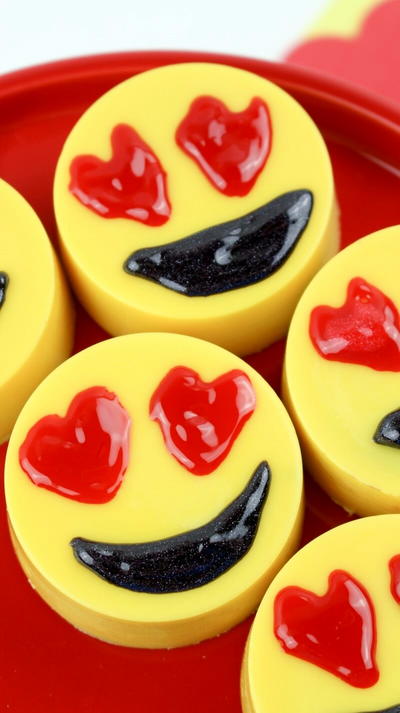 Heart Eyes Emoji Valentine Oreos
