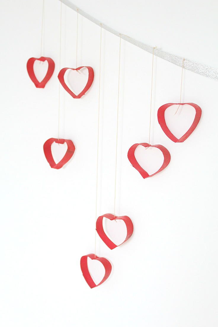 DIY Valentine's Day Wall Decor | AllFreePaperCrafts.com