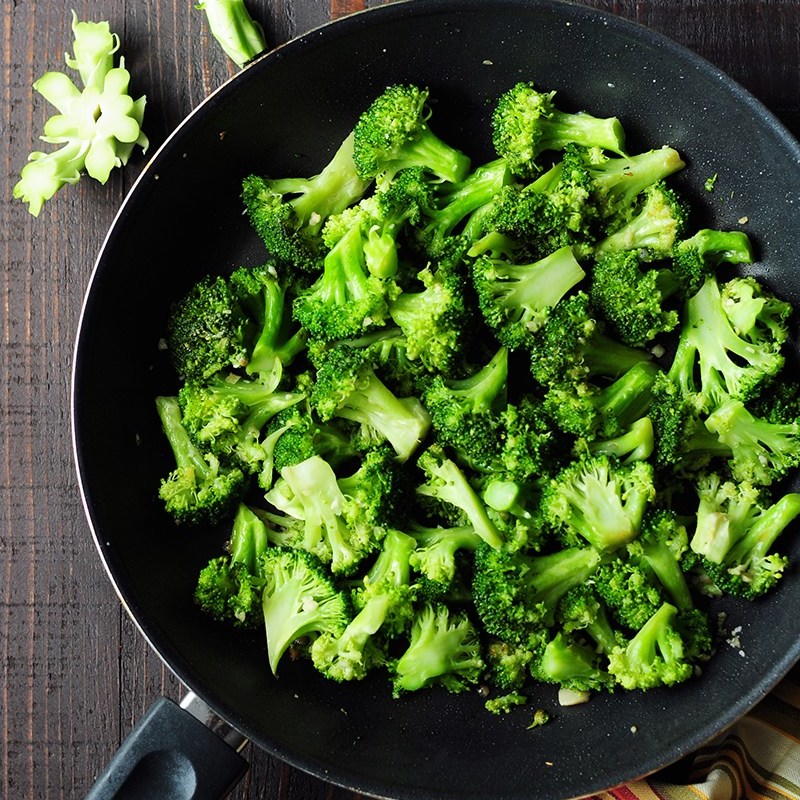The Best Steamed Broccoli Ever | RecipeLion.com