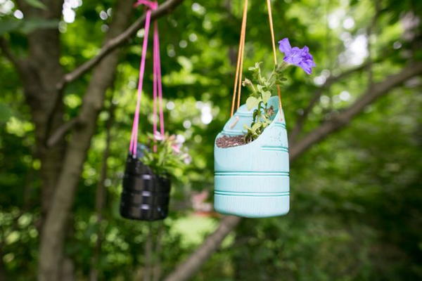 Upcycled Hanging Planters | DIYIdeaCenter.com