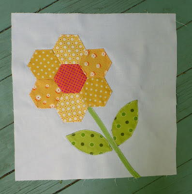 Quickie Hexie Flower Quilt Block