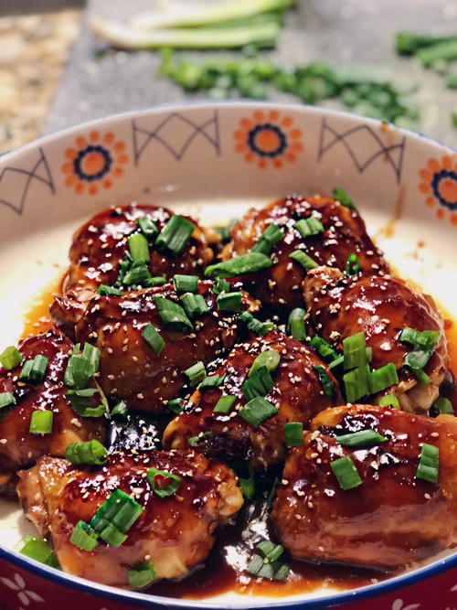 Sweet and Sticky Asian Chicken Thighs | RecipeLion.com