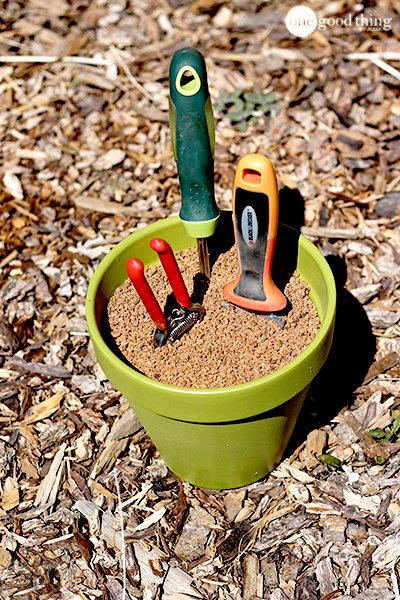 DIY Self-Cleaning Garden Tool Holder