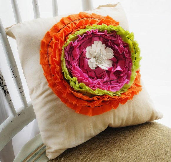 http://365daysofcrafts.com/romantic-ruffled-pillow/