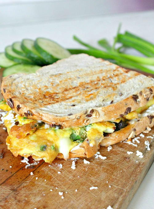 3 Cheeses Omelette sandwich 