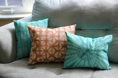 Shibori Style Dyed Pillows You Can Make