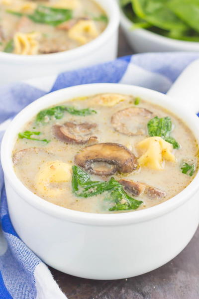 Creamy Mushroom and Spinach Tortellini Soup