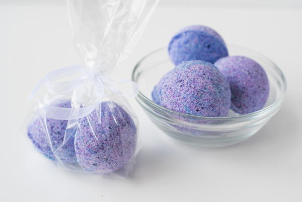 How to Make Bath Bombs