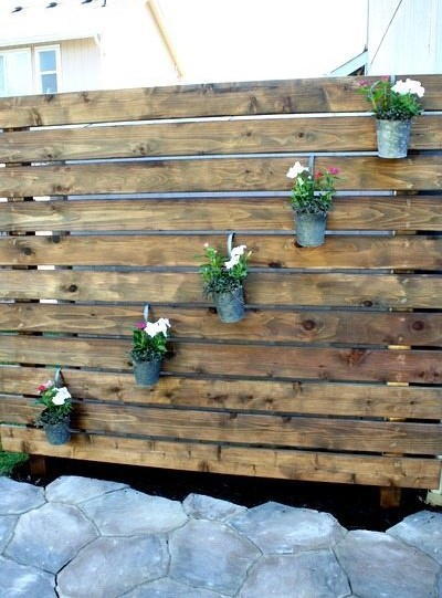 DIY Garden Slat Wall | DIYIdeaCenter.com