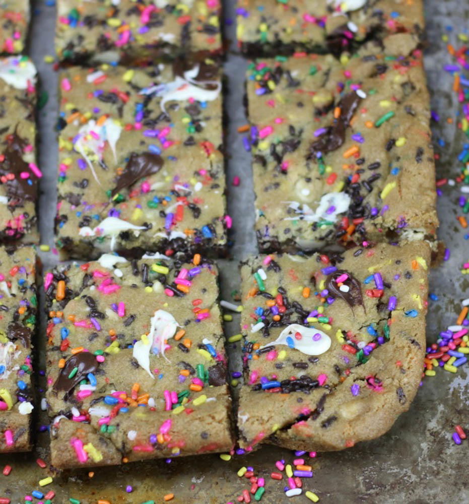 Funfetti Party Cookie Bars | RecipeLion.com