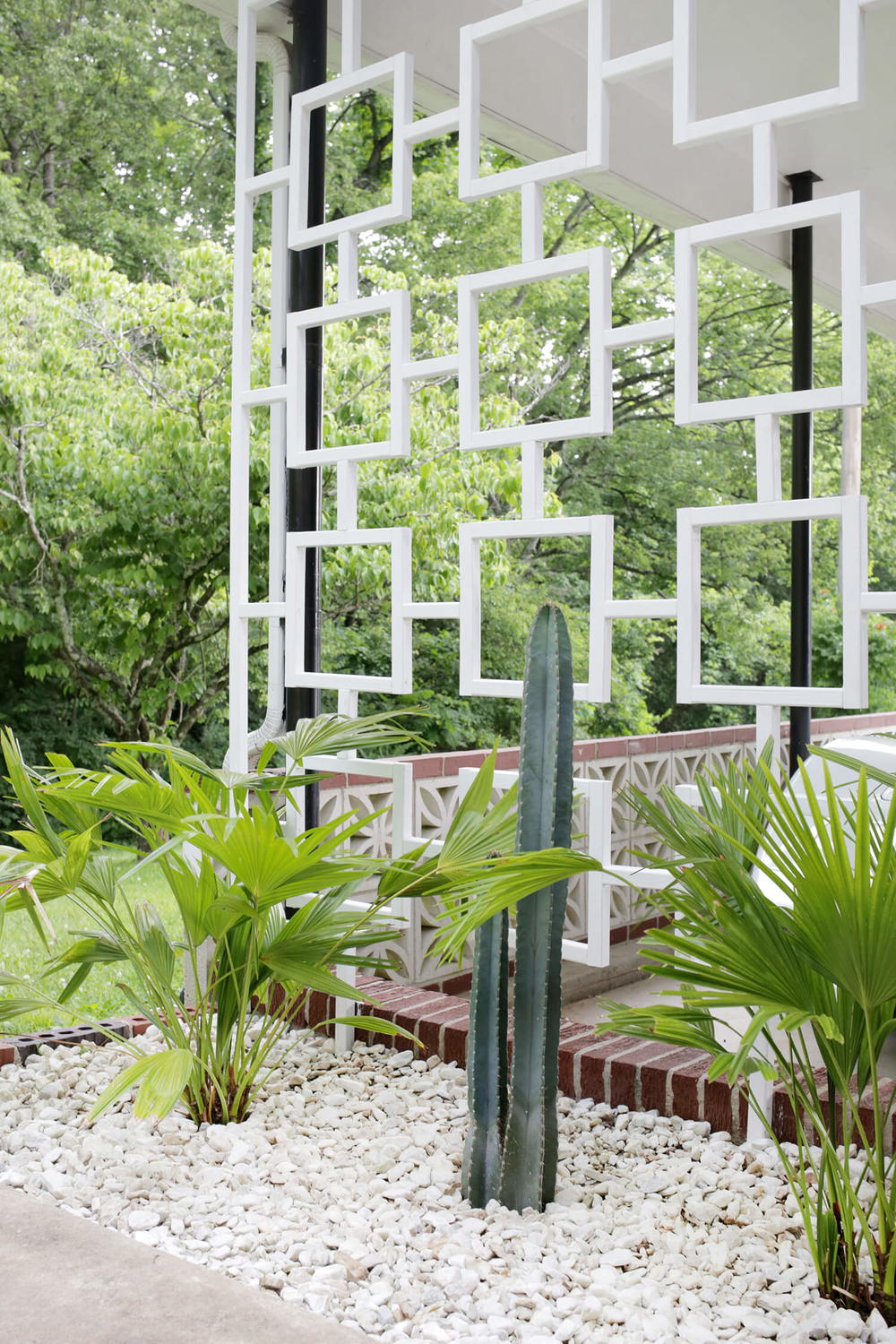 Chic MidCentury Garden Trellis