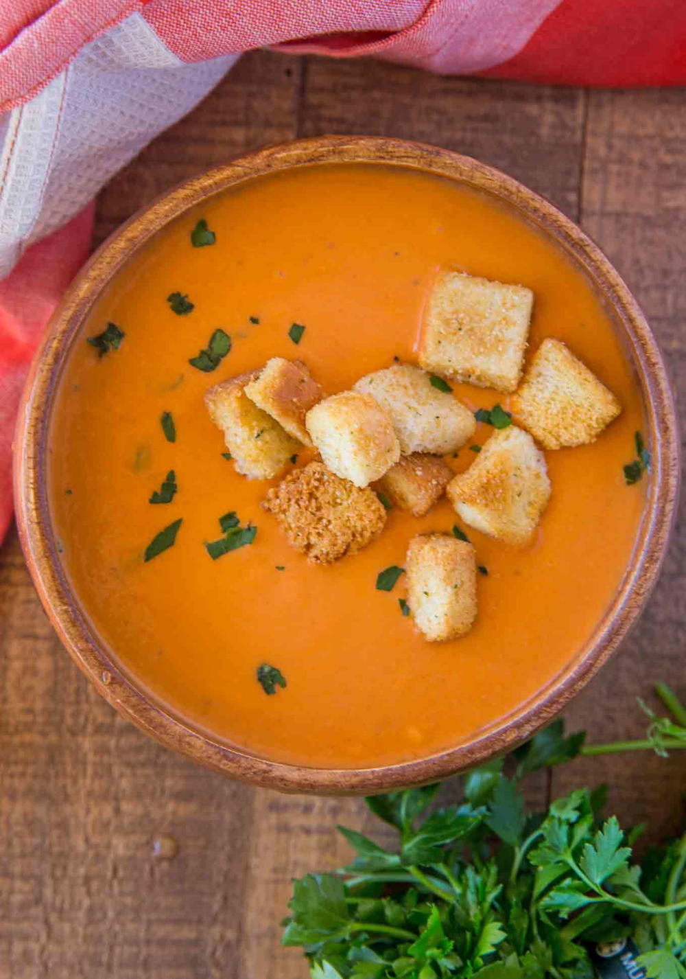 Easy Creamy Tomato Soup | RecipeLion.com
