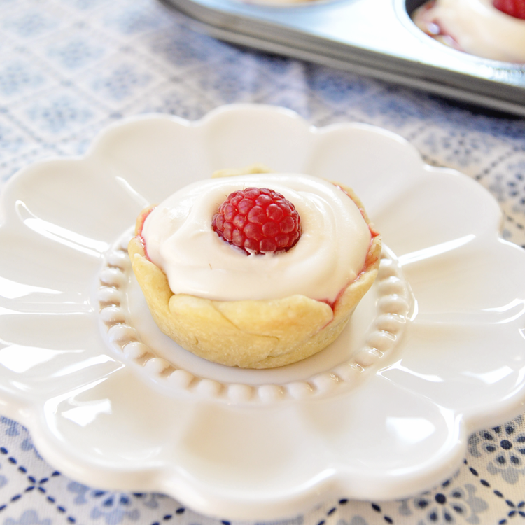 Raspberry & Chocolate Tartlets | RecipeLion.com