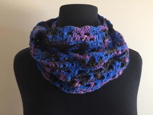 River Stones Infinity Cowl | AllFreeCrochet.com