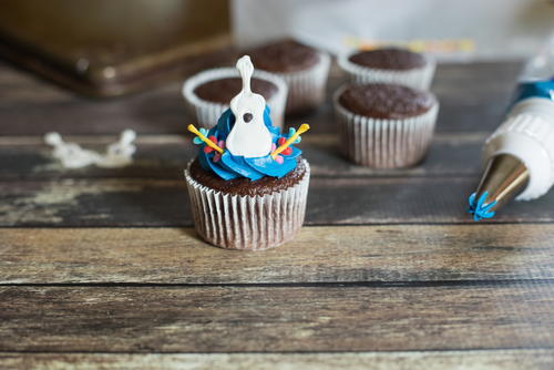 Adorable Disney Pixar Coco Inspired Guitar Cupcakes Recipe