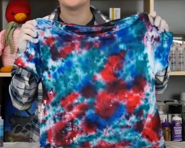 Cleaning Up Tie Dye Method for Dying a Shirt